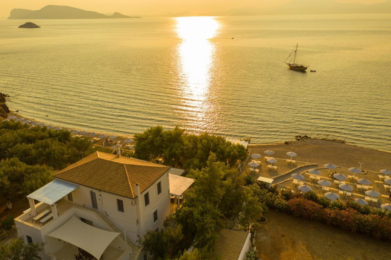 Four Seasons Hydra Luxury Suites Buitenkant foto