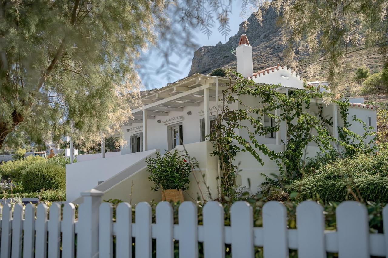 Four Seasons Hydra Luxury Suites Buitenkant foto